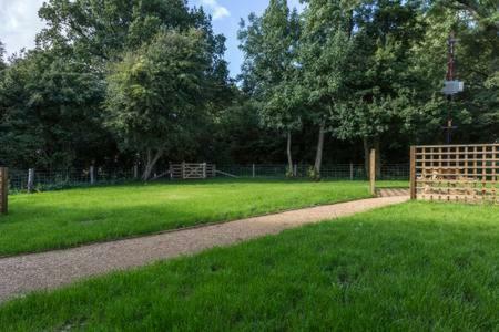 Oak & Hazel, Heath Row Barn Apartment Overton  Exterior photo